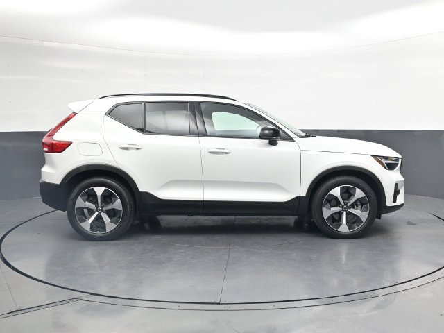 Used 2023 Volvo XC40 B4 Ultimate FWD image 3