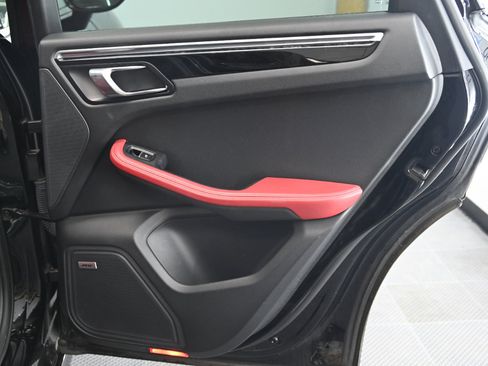 Used 2018 Porsche Macan GTS image 39