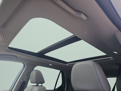 Certified 2025 Honda Pilot Touring image 9