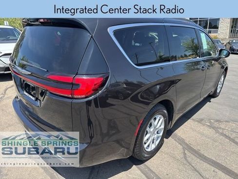 Used 2022 Chrysler Pacifica Touring-L image 5