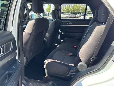 Used 2019 Ford Explorer XLT AWD/4WD image 13