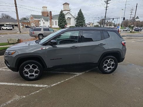 Used 2022 Jeep Compass Trailhawk w/ Trailhawk Convenience Group image 9