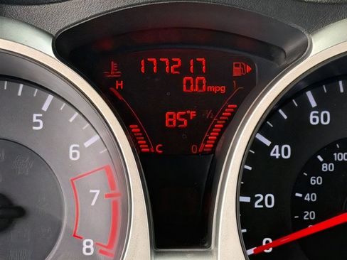 Used 2011 Nissan Juke SV FWD image 24