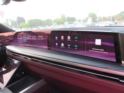 Used 2025 Cadillac Escalade ESV Sport w/ Touring Package AWD/4WD image 19