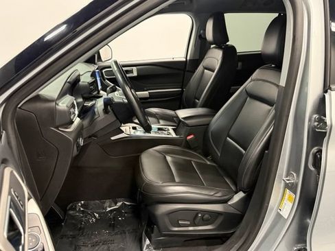 Used 2024 Ford Explorer XLT w/ Equipment Group 202A AWD/4WD image 10