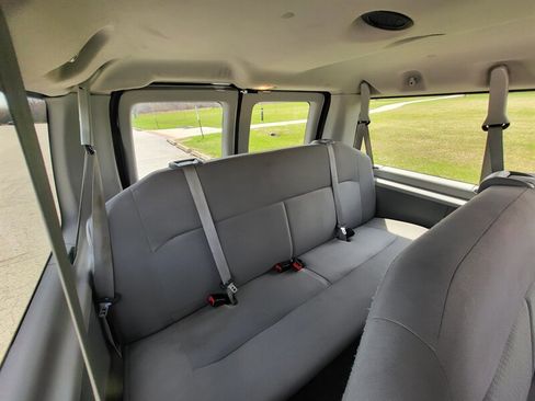 Used 2014 Ford E-350 and Econoline 350 XLT image 16
