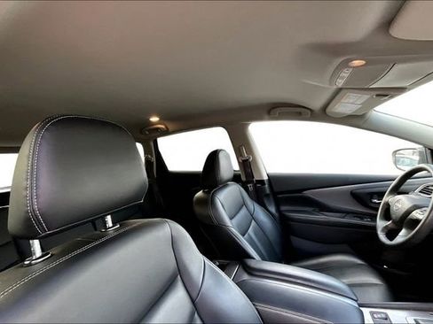 Used 2024 Nissan Murano SV image 19