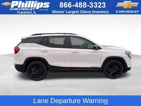 Used 2024 GMC Terrain SLE w/ Elevation Edition image 6