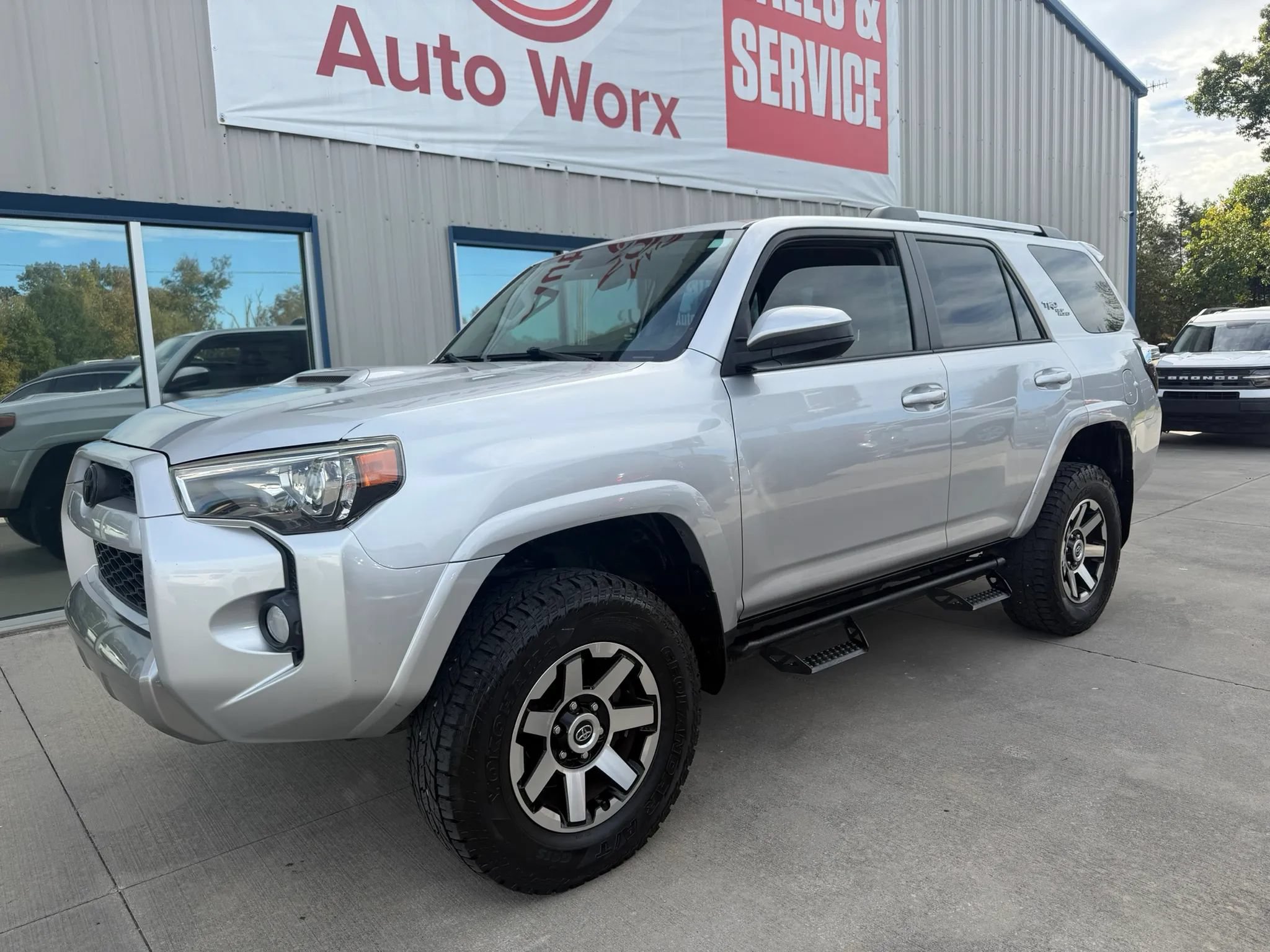 Used 2018 Toyota 4Runner TRD Off-Road AWD/4WD image 3
