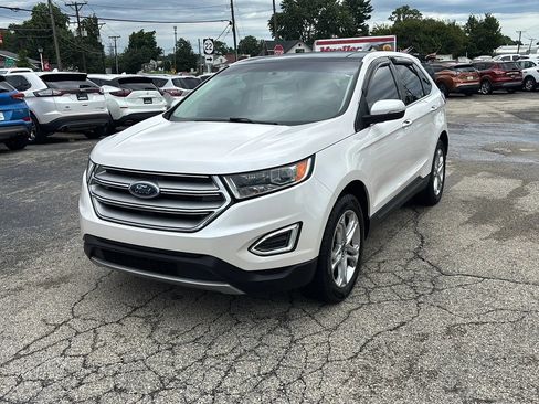 Used 2017 Ford Edge Titanium w/ Equipment Group 301A FWD image 2