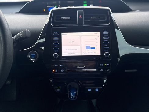Used 2022 Toyota Prius LE image 10
