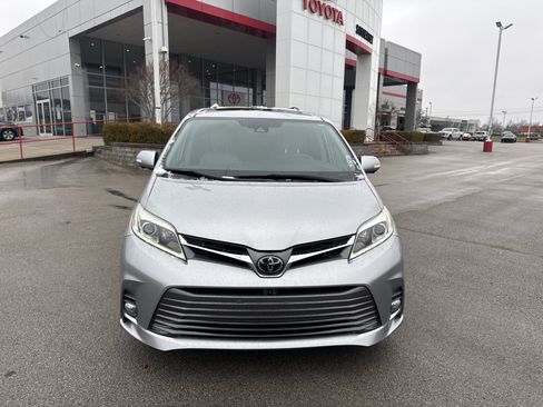 Certified 2020 Toyota Sienna Limited Premium image 8