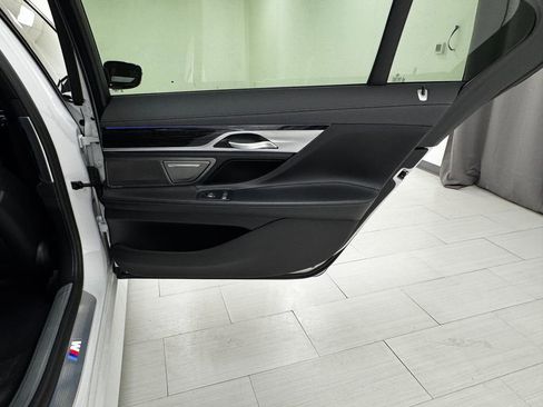 Used 2022 BMW 750i xDrive w/ Autobahn Package image 15