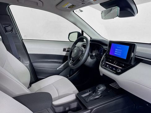 Used 2026 Toyota Corolla Cross LE image 34