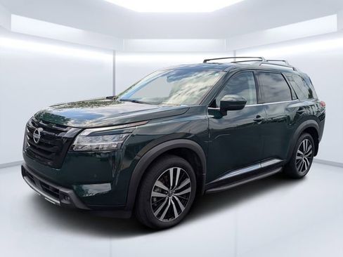 Used 2024 Nissan Pathfinder Platinum w/ Black Appearance Package image 7