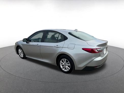 Used 2025 Toyota Camry LE image 10