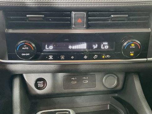 Used 2025 Nissan Rogue SV FWD image 16