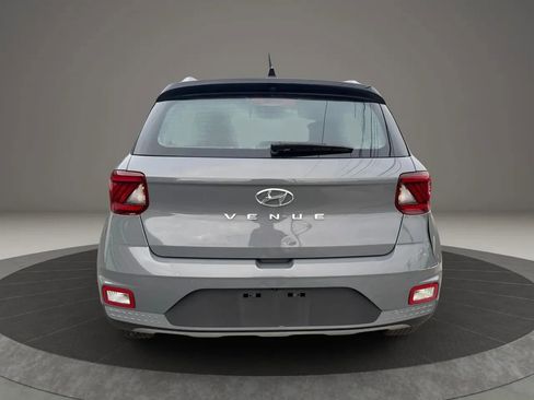 Used 2022 Hyundai Venue Limited w/ Cargo Package image 6