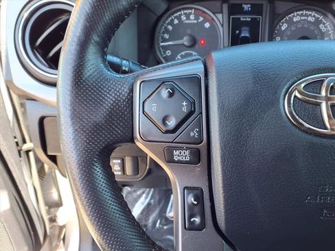 Used 2020 Toyota Tacoma TRD Sport image 10