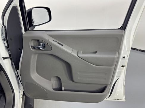 Used 2021 Nissan Frontier SV w/ Midnight Edition Floor Mats RWD image 37