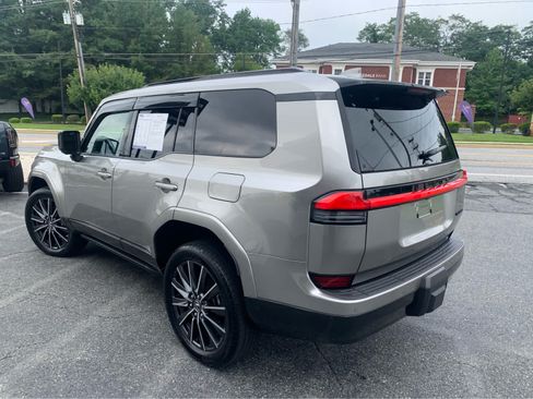 Used 2025 Lexus GX 550 w/ Accessory Package (2T) AWD/4WD image 4
