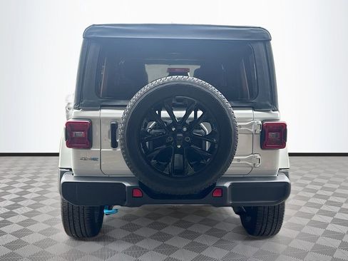 Used 2023 Jeep Wrangler Unlimited Sahara w/ Cold Weather Group AWD/4WD image 7