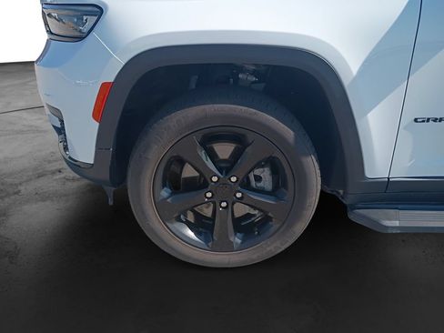 Used 2023 Jeep Grand Cherokee L Laredo AWD/4WD image 12