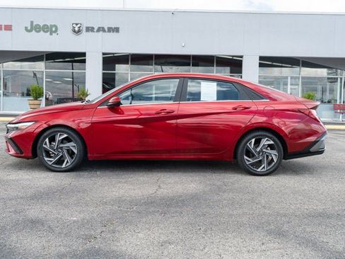 Used 2024 Hyundai Elantra SEL w/ Convenience Package FWD image 2