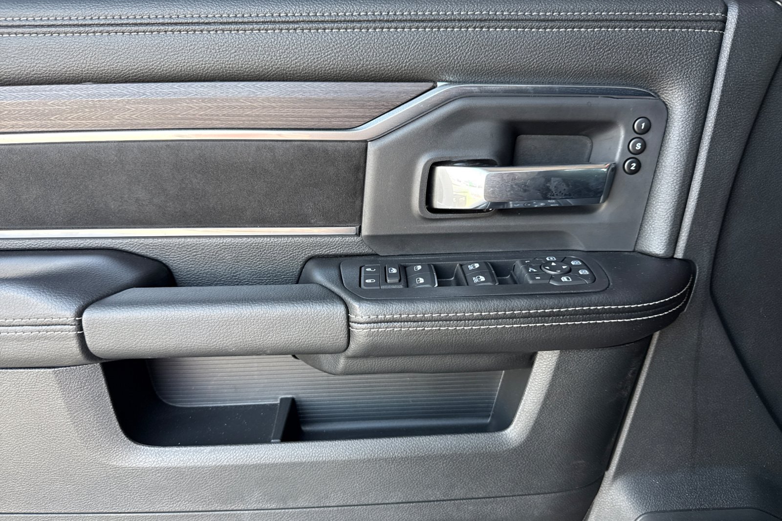 New 2026 RAM 3500 Laramie AWD/4WD image 14