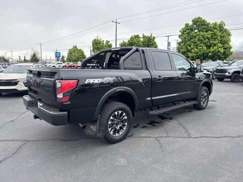 Used 2023 Nissan Titan PRO-4X w/ Pro-4x Convenience Package AWD/4WD image 7