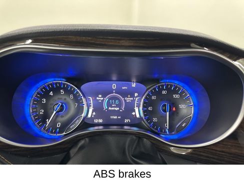 Used 2023 Chrysler Pacifica Pinnacle w/ Trailer Tow Group image 39