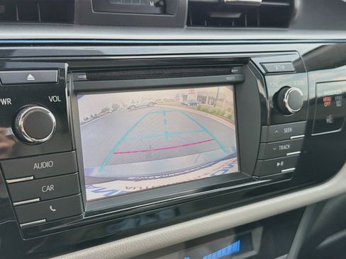 Used 2016 Toyota Corolla LE FWD image 18