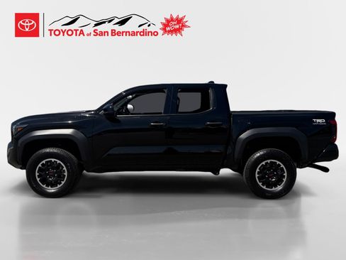 Certified 2025 Toyota Tacoma TRD Off-Road image 2