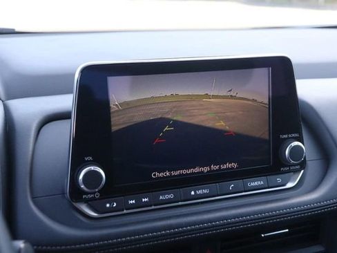 Used 2024 Nissan Rogue SV FWD image 17