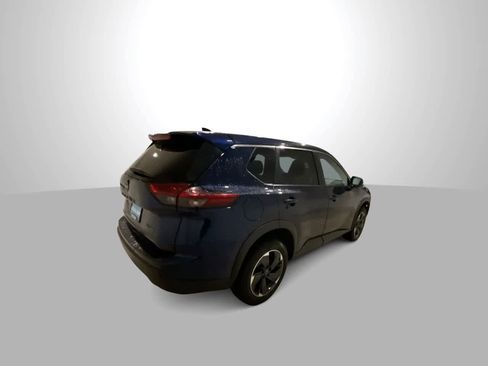 Used 2024 Nissan Rogue SV image 8