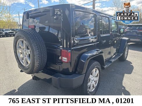 Used 2017 Jeep Wrangler Unlimited Sahara w/ Max Tow Package AWD/4WD image 8