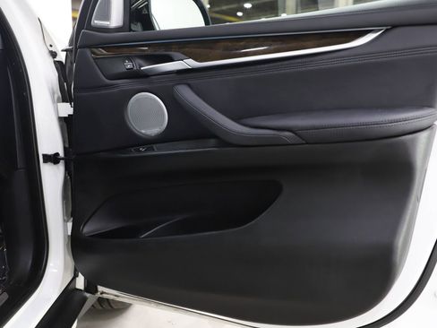 Used 2017 BMW X5 xDrive50i image 9