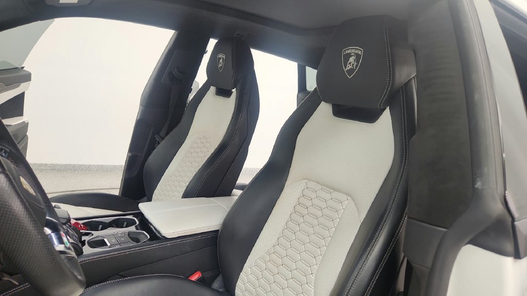 Used 2019 Lamborghini Urus AWD/4WD image 25