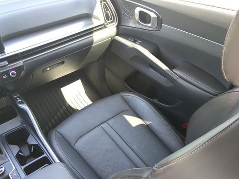 Certified 2024 Kia Sorento S w/ Panoramic Sunroof Package image 16