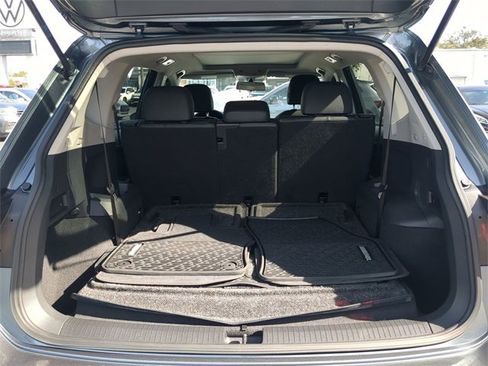 Certified 2020 Volkswagen Tiguan SE w/ Panoramic Sunroof Package image 9