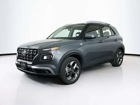 Used 2025 Hyundai Venue SEL image 3