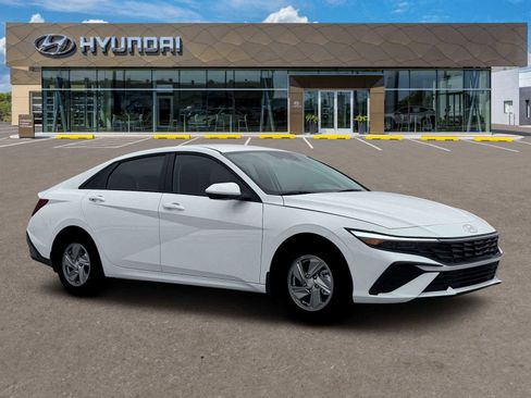 New 2026 Hyundai Elantra SE FWD image 10