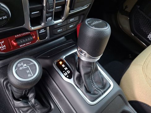 Used 2026 Jeep Gladiator Willys AWD/4WD image 11