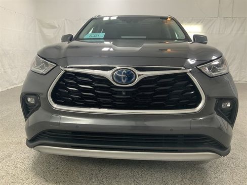 Used 2020 Toyota Highlander Platinum image 4