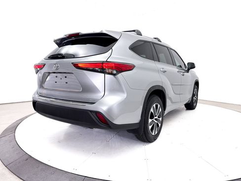 Used 2023 Toyota Highlander XLE FWD image 18