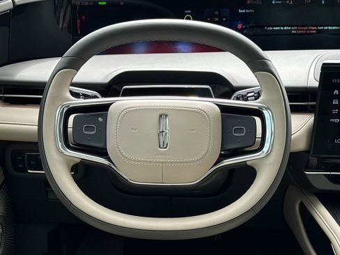 Used 2025 Lincoln Nautilus Reserve image 15