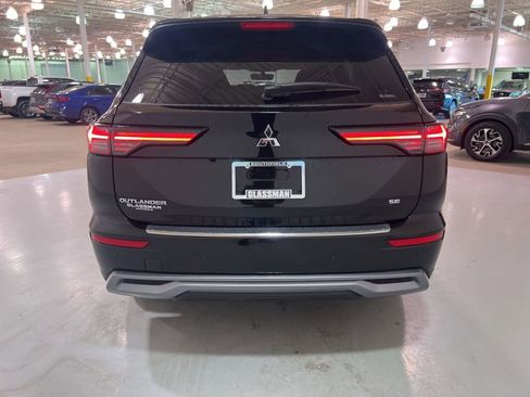 New 2025 Mitsubishi Outlander SE image 4