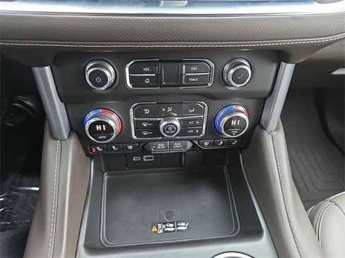 Used 2023 GMC Yukon XL SLT w/ SLT Premium Package image 28