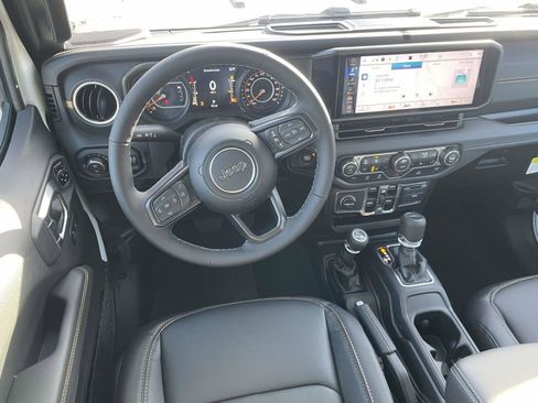 New 2026 Jeep Gladiator Sahara image 8