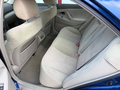 Used 2011 Toyota Camry LE image 19